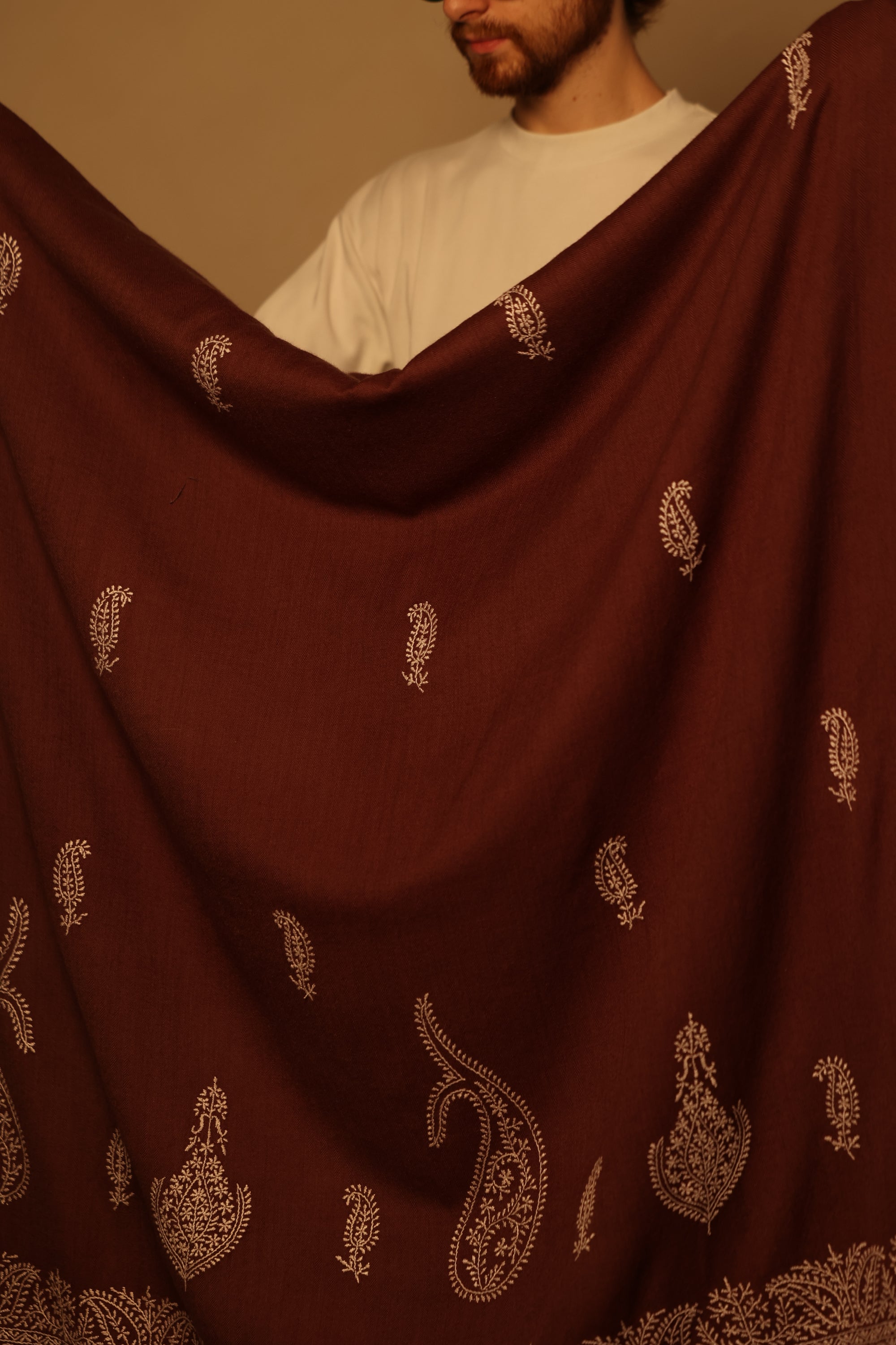 Chambi Bedspread in Brown and White